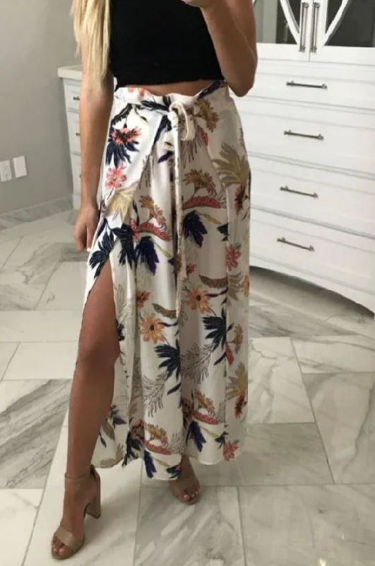 Retro Dress First Class to the Bahamas Pants Cream Floral