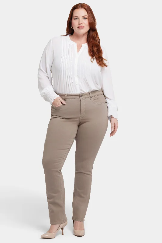 Fun and cute Marilyn Straight Jeans In Plus Size - Saddlewood