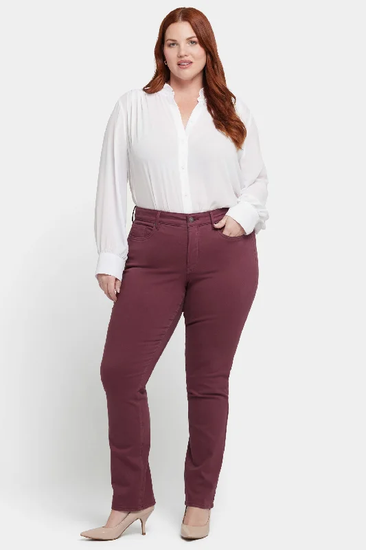 Boutique display Marilyn Straight Jeans In Plus Size - Dark Cherry